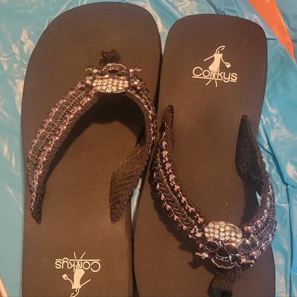 Corkys Skull Flip Flops - Picture 1 of 3